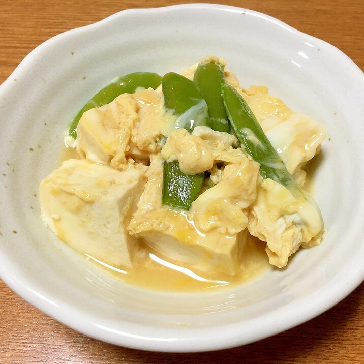 スナップエンドウと木綿豆腐の卵とじ煮